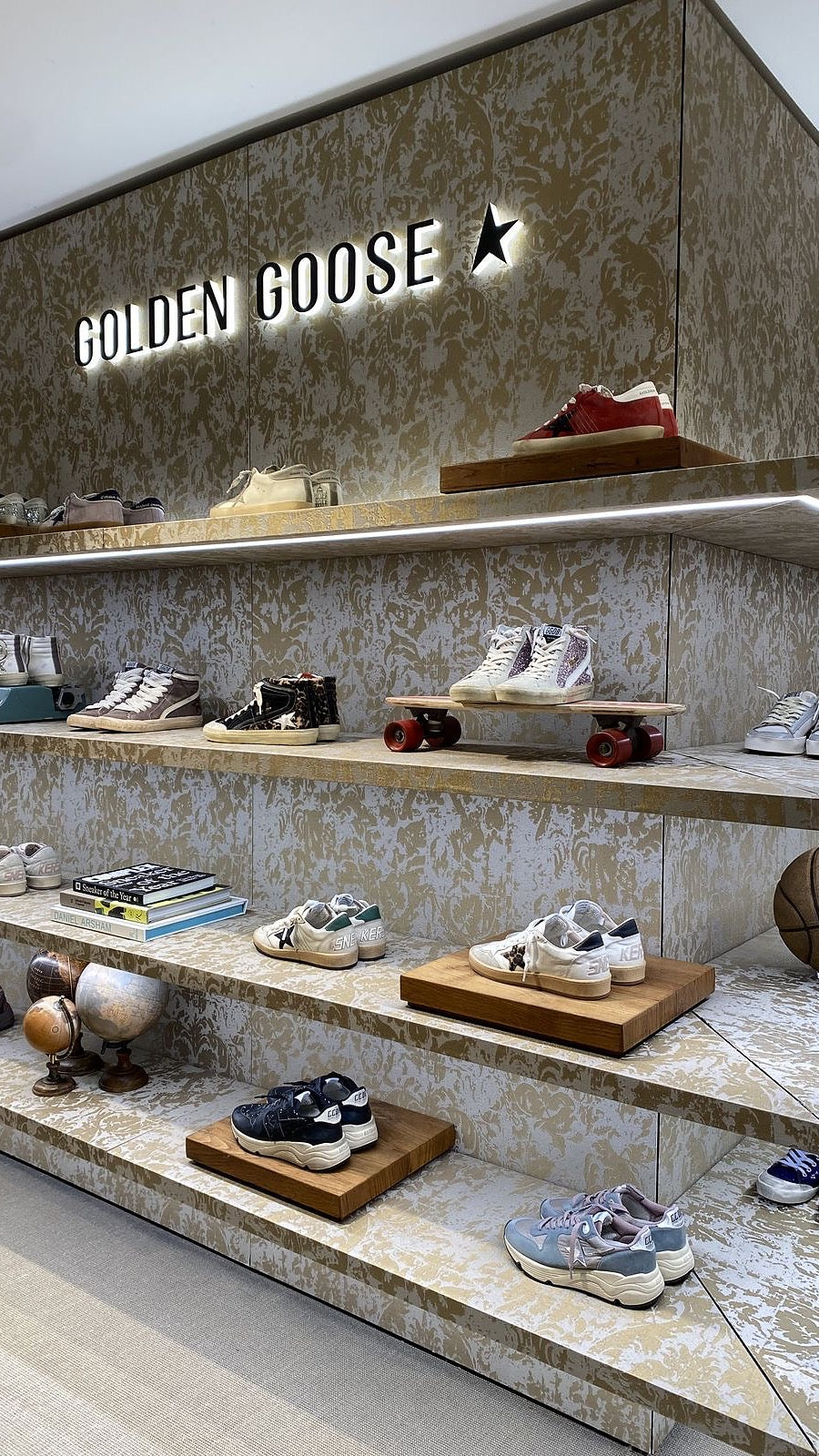 GOLDEN GOOSE